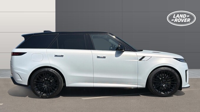 Land Rover Range Rover Sport 4.4 P635 V8 SV Ultimate Edition 5dr Auto Petrol Estate - Image 5